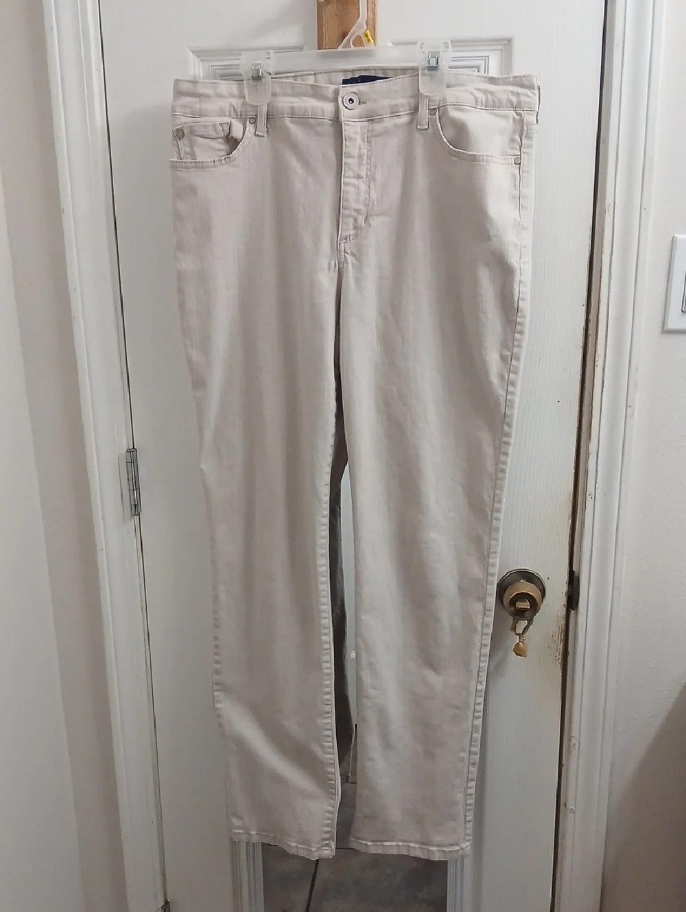 Bandolino Cream Straight-Leg Jeans Size 14 - Picture 1 of 10